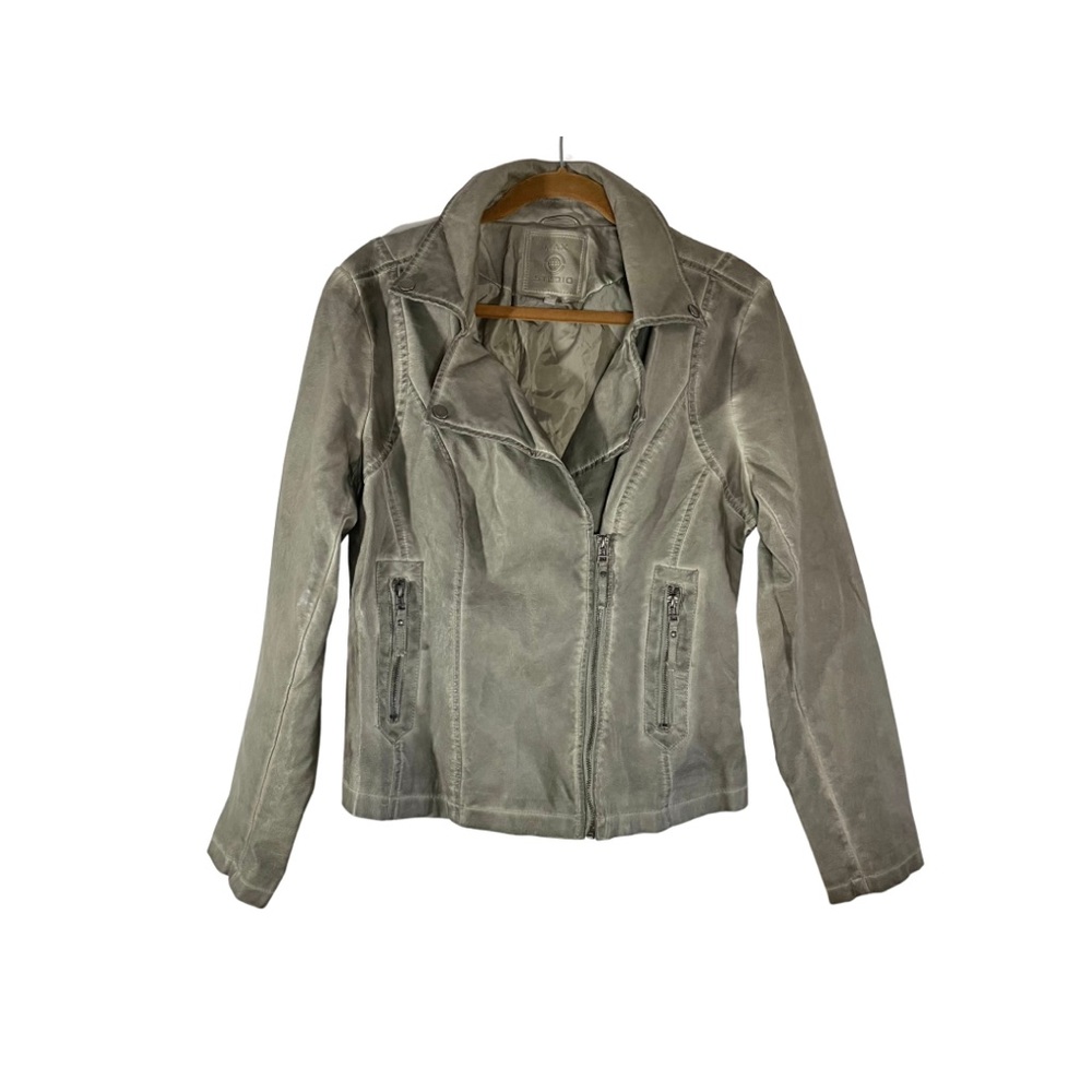 MAX STUDIO Silver /Grey  Color Faux Leather Women’s Jacket. SZ. (L) NWOT.